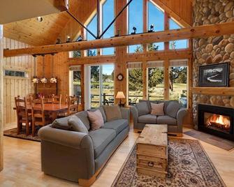 Eagle Crest Resort - Redmond - Living room