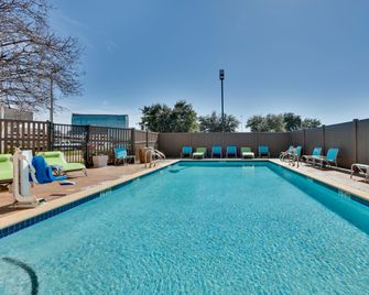 Holiday Inn Express & Suites Irving Conv Ctr - Las Colinas By IHG - Irving - Piscina