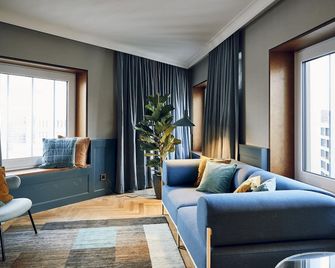 Villa Viva - ein Haus das Brunnen baut - Hamburg - Oturma odası