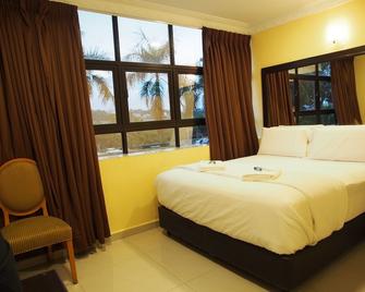 OYO 90428 City Times Inn Hotel - Seri Kembangan - Habitación