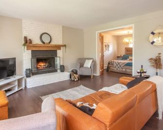 Chalet Bia Foyer & Spa - Asbestos - Sala de estar