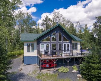 Chalet for summer stays~ Next To Rushing River Park, Kenora ~ Includes Kayaks! - Kenora - Building