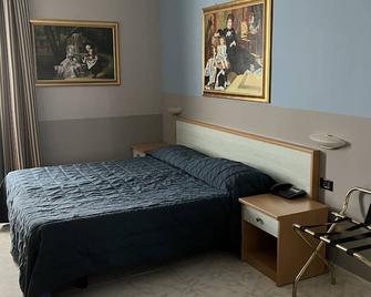 Hotel Ristorante Cervo Malpensa - Somma Lombardo - Bedroom