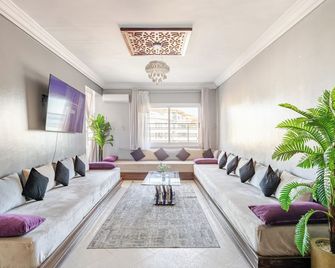 Oceanview Apartment with Stunning City View - Tangier - Living room