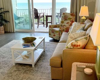 Our Oceanfront Oasis at Indian Beach, NC - Havelock - Huiskamer