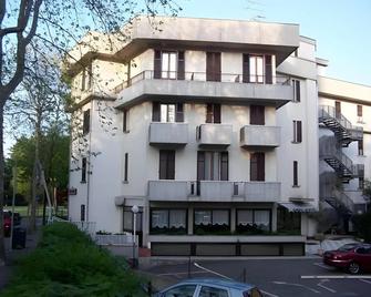 Hotel Carancini - Salsomaggiore Terme - Edificio