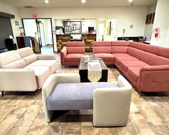 Super 8 by Wyndham Clovis - Clovis - Lounge