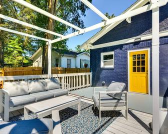 High Point Vacation Rental with Private Deck and Yard! - High Point - Balcony
