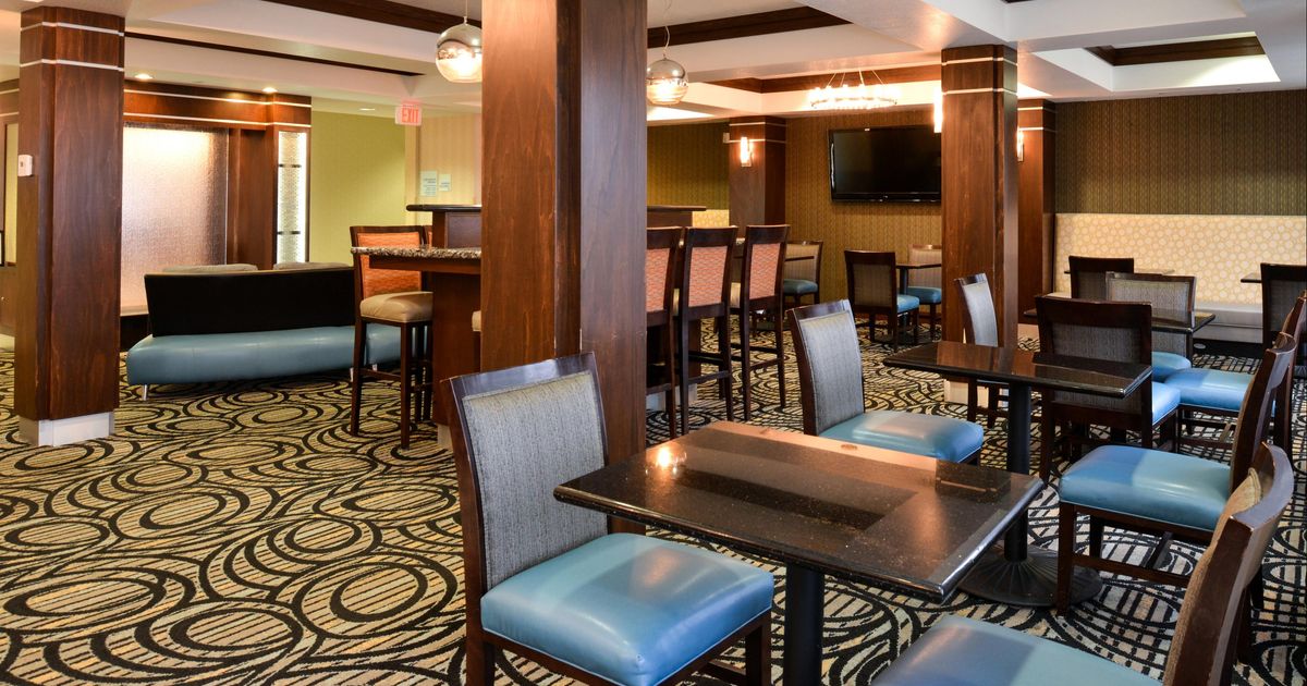 Holiday Inn Express & Suites Greenfield ab 119 €. Hotels in Greenfield