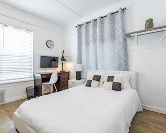 Ritabnb-3 Blocks To Mayo-Sale Cute Studio On Main Floor 8032 - Rochester - Bedroom