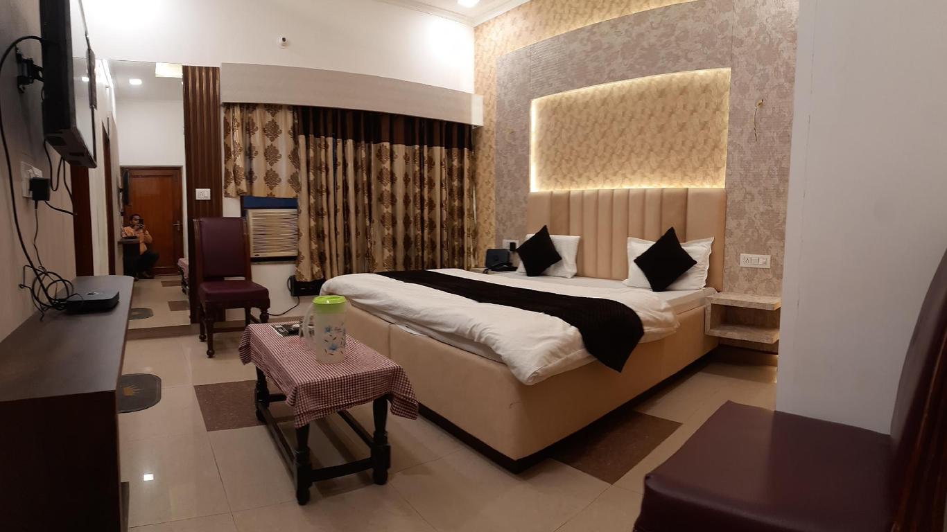 Motel Divine International