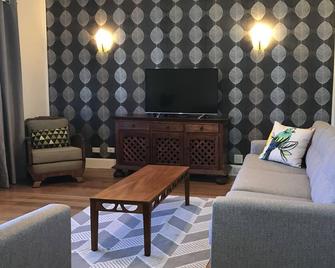 Shepparton House - family & pet friendly - Shepparton - Living room