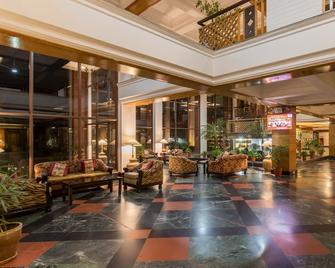 Hotel Pokhara Grande - פוחארה - לובי