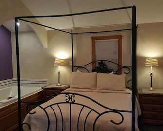 Snug Harbor Inn - Luxury Cottage 4 - Sturgeon Bay - Habitación