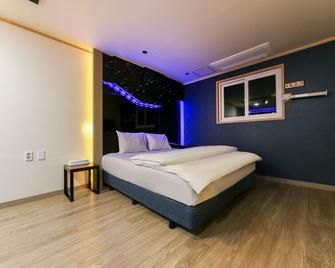 Yeongcheon CL Hotel - Yeongcheon - Bedroom