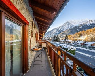 Casa Doretta - Mountain View, Fireplace, And Comfort - Courmayeur - Balcon