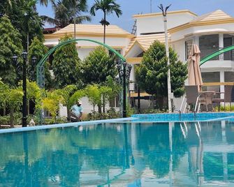 Jowar Hotel & Resort - Mandarmani - Басейн