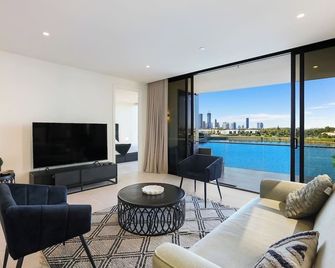 The Lanes A life of Luxury. - Mermaid Waters - Living room