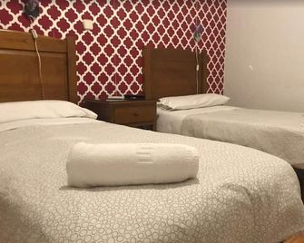 Hostal Myd Los Perales - Madrid - Habitació