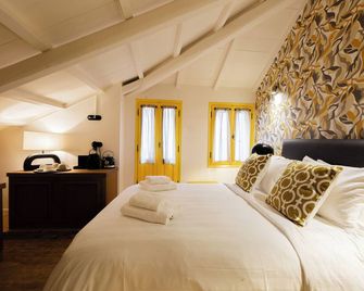 Archo Nafplio Suites & Rooms - Náfplio - Habitación