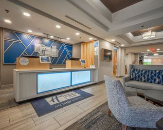 Holiday Inn Express & Suites Lake Zurich-Barrington By IHG - Lake Zurich - Building