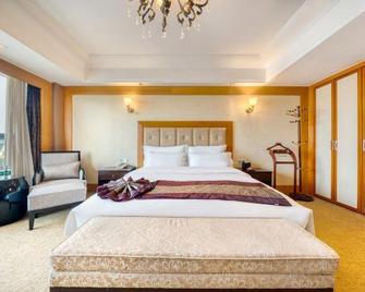 Dynasty International Hotel Chongqing Hechuan - Chongqing - Bedroom