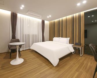 Brown Dot Hotel Sinan - Kwangdžu - Ložnice