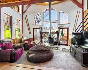 The Valley's Cabin - Green Valley Lake - Living room