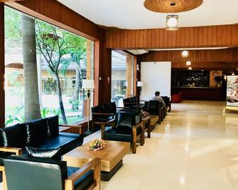 E-outfitting Golden Country Hotel - Mandalay - Lobby