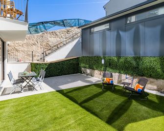 Comfortable and beautiful apartment with large terrace - Porto - Patio
