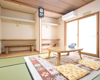Isuzu Guesthouse - איסה - לובי