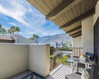 Wow! Beautiful 2 Bed/2 Bath Condo With Mountain Views And Walkable To Town! - פאלם ספירנגס - מרפסת