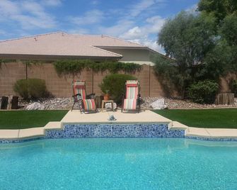 Large Upscale Vacation Home in Coyote Ranch with Private Pool, RV parking - Casa Grande - Pool