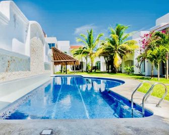 Deluxe Balcony Room With Swimming Pool Air Conditioning and Parking - Playa del Carmen - Piscina