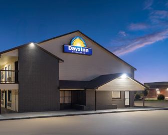 Days Inn by Wyndham Pratt - Pratt - Building