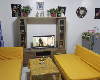Maria Luisa Residence Deca Dumlog Talisay City - Talisay - Living room