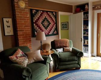 Rainbow Ridge Farms - Onalaska - Living room