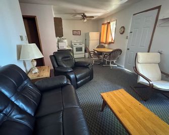 Fundy Rocks Resort family Cottage - Near Famous Hopewell Rocks - Hopewell - Salon