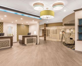 Wyndham Garden Summerville - Summerville - Lobby
