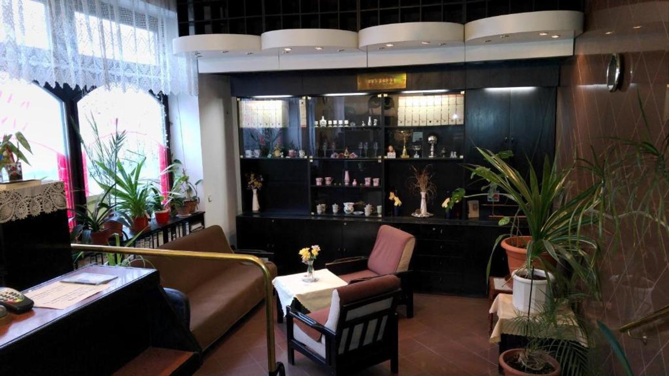 Hotel Cb Royal