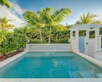 Tropical retreat where location meets quintessential Keys vacation home. - Islamorada - Piscine