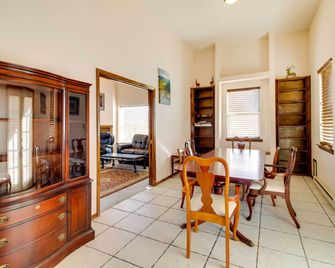 Albuquerque Home w/ Spacious Yard & Fire Pit! - Alburquerque