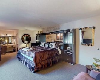 Suite Dreams 101 - Tradewinds - Eureka Springs