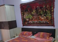 Furnished room available for guests for short period of stay at nominal charges - 인도르 - 침실