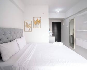 Well Furnished and Homey Studio (No Kitchen) Apartment at Suncity Residence By Travelio - Sidoarjo - Bedroom