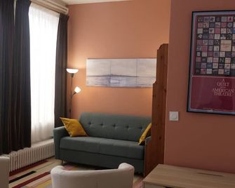 Le Trop Parfait - un Gîte Urbain Pour Deux Personnes en Plein Centre Ville - Autun - Salon