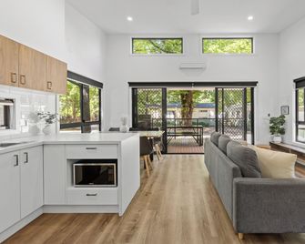 Tasman Holiday Parks - South Bright - Bright - Living room