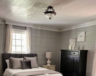 Sleeps up to 25. Enjoy our large pool & patio. Perfect for football season! - Commerce - Bedroom