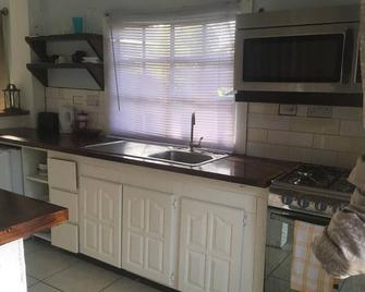 Sunwings Garden view apartment - Clifton - Kuchyň