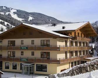 Hotel Bärenbachhof - Saalbach - Building